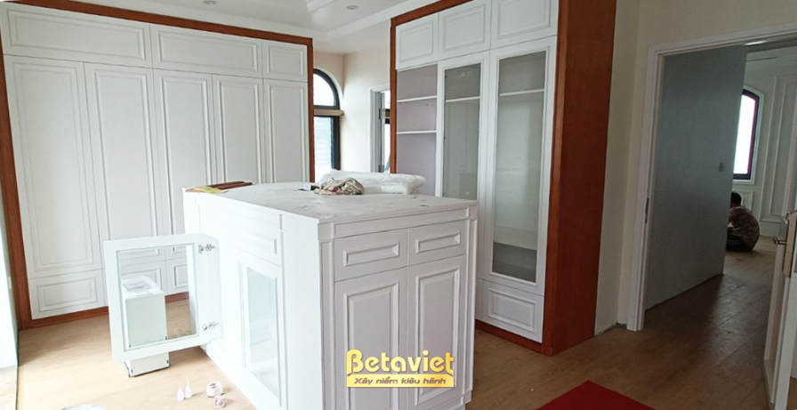 Thi công biệt thự TC21352, giai đoạn lắp đặt hoàn thiện – phòng thay đồ (3)