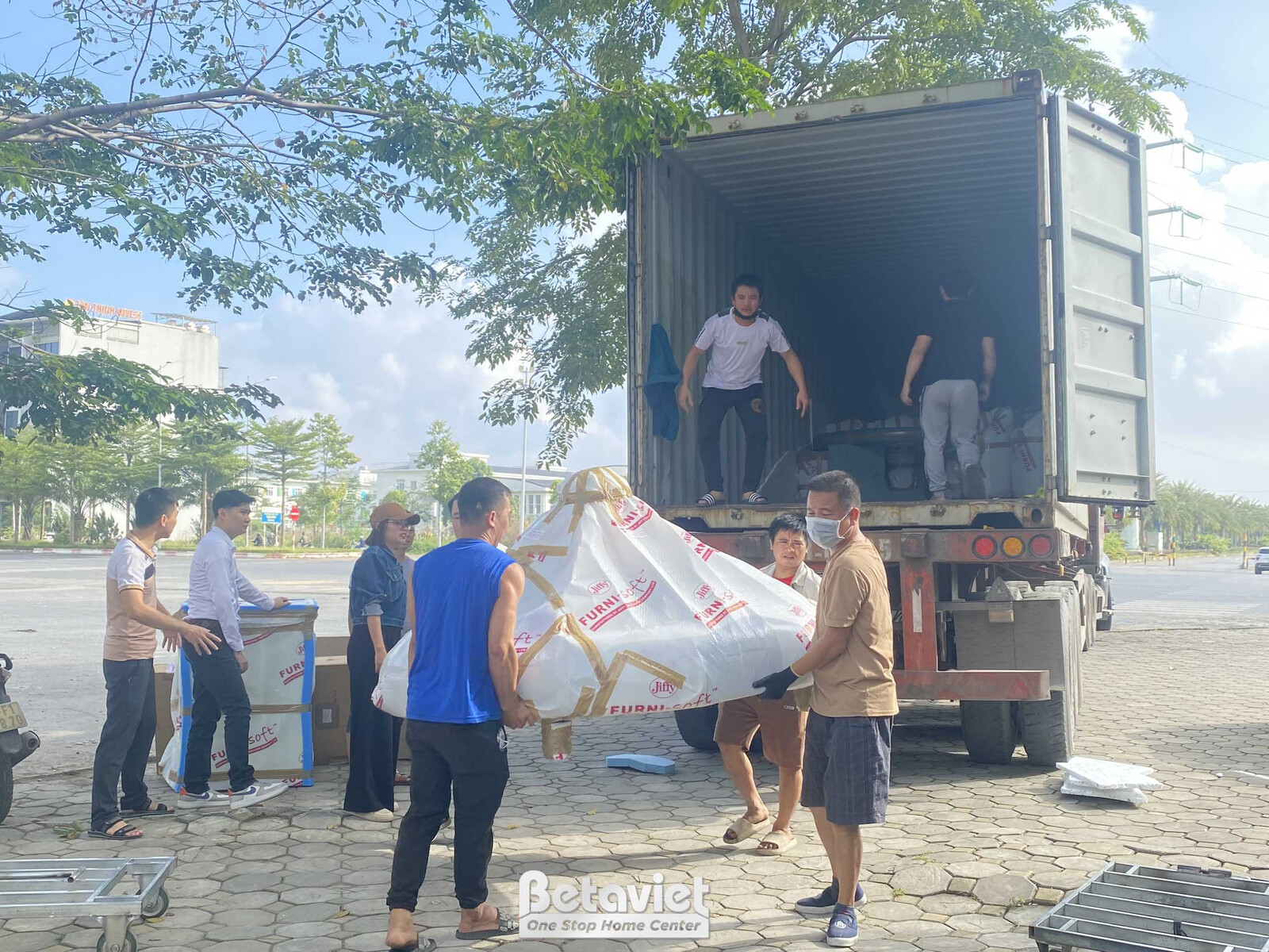 Thi công biệt thự 3 tầng tân cổ điển TC23568, giai đoạn thi công nội thất – mặt ngoài công trình (2)