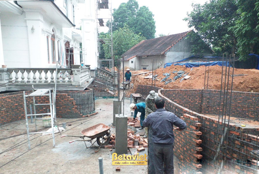 Thi công biệt thự 2 tầng tân cổ điển TC21101, giai đoạn thi công phần thô – cổng và hàng rào