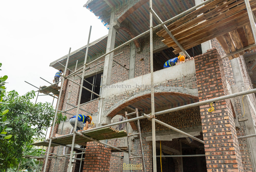 Thi công biệt thự 2 tầng TC23083, giai đoạn thi công phần thô – mặt ngoài công trình