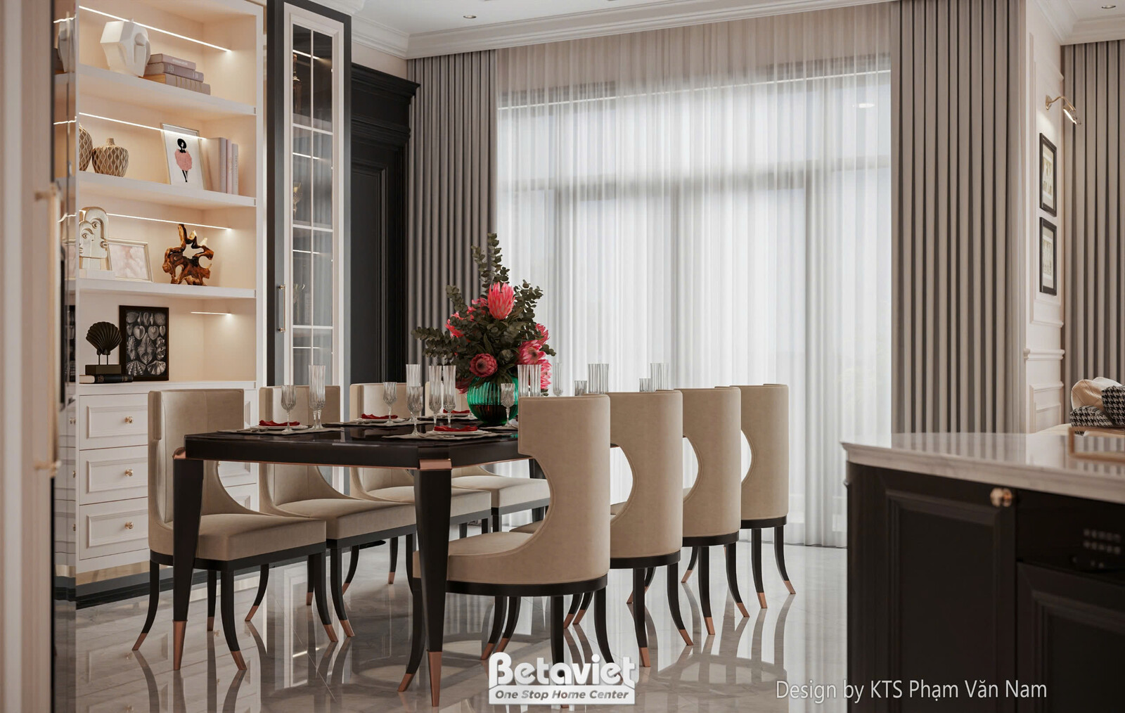 Phòng ăn nhìn từ góc khác, với bàn ăn gỗ tối màu và ghế bọc nệm be. Hệ tủ trang trí âm tường với đèn chiếu sáng tinh tế tr…