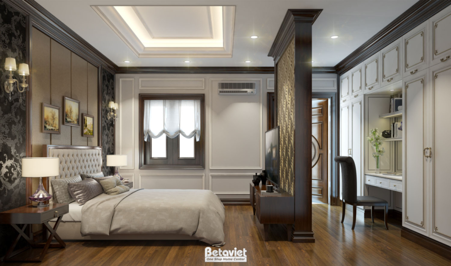 Phòng ngủ có cột ốp gỗ tối giữa không gian, đầu giường bọc nệm trắng, tủ kệ gỗ góc phòng, tường sơn sáng treo tranh, cửa s…