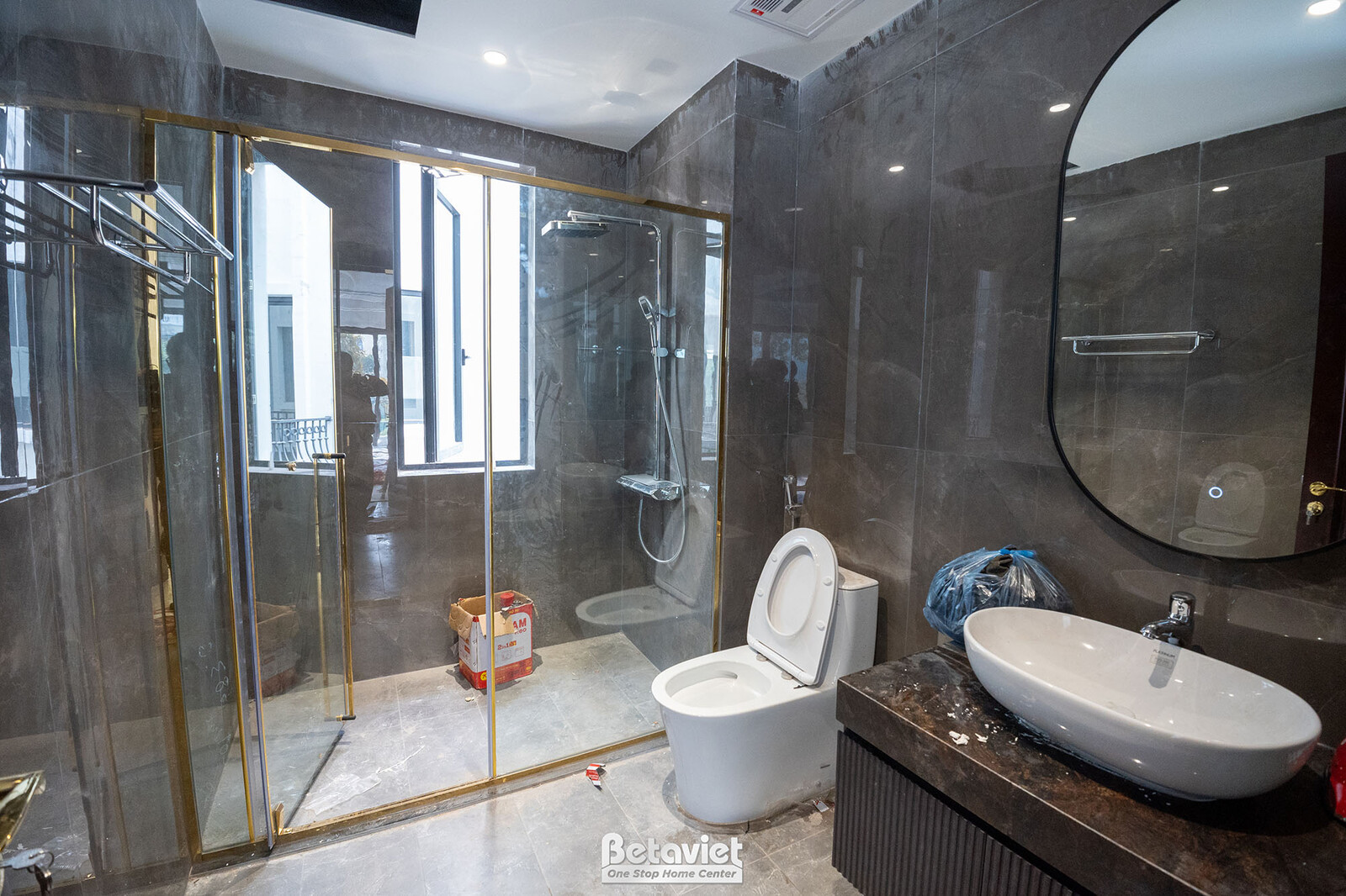 Thi công biệt thự TC5003639, giai đoạn lắp đặt hoàn thiện – phòng tắm (2)