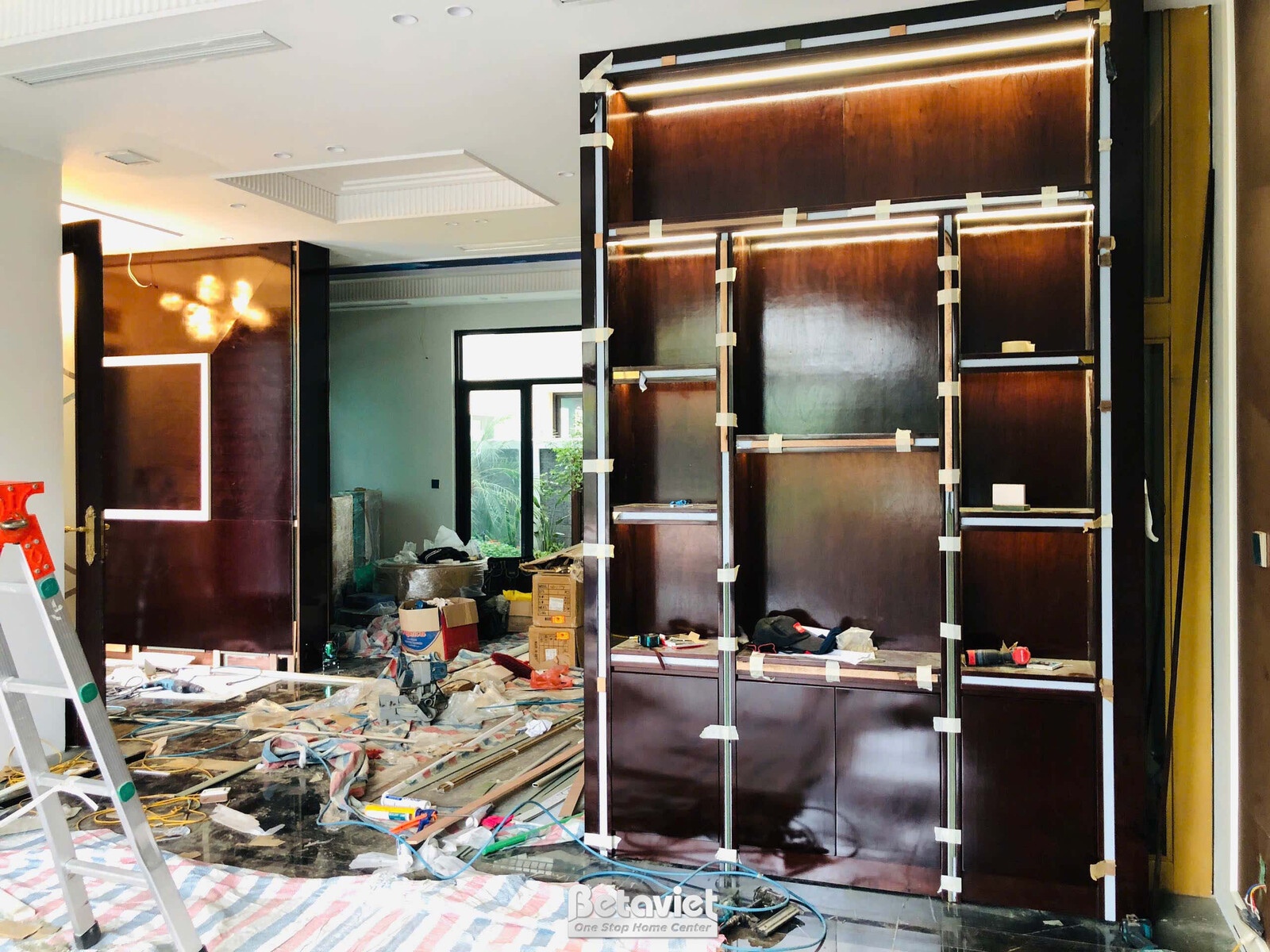 Thi công biệt thự TC5003639, giai đoạn lắp đặt hoàn thiện – phòng thay đồ