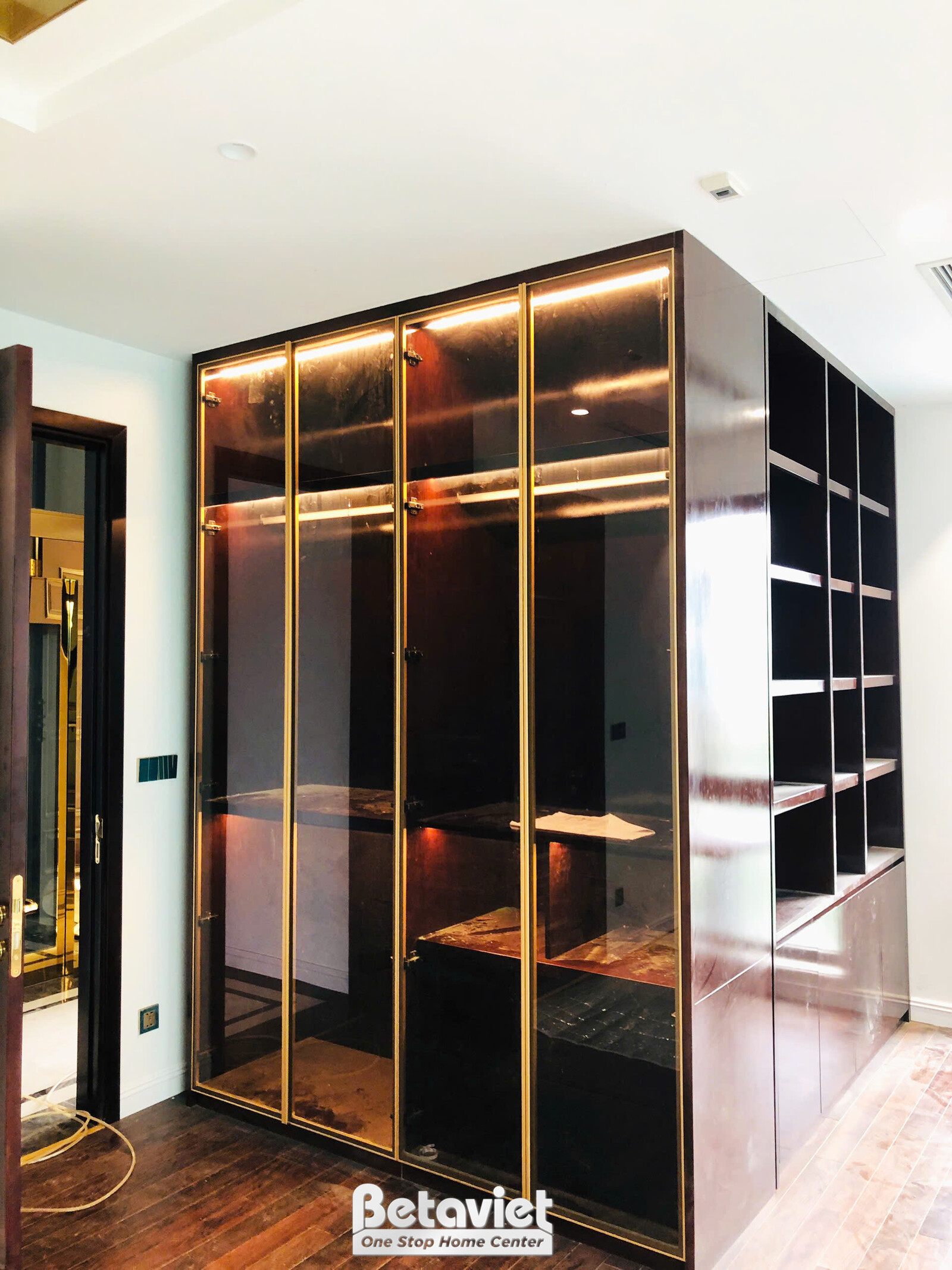 Thi công biệt thự TC5003639, giai đoạn lắp đặt hoàn thiện – phòng thay đồ (2)
