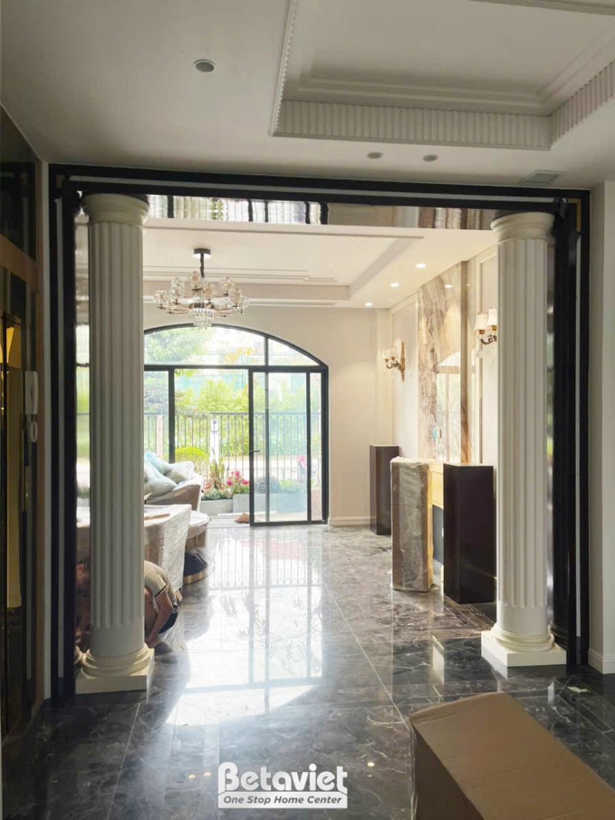 Thi công biệt thự TC5003639, giai đoạn lắp đặt hoàn thiện – hành lang (2)