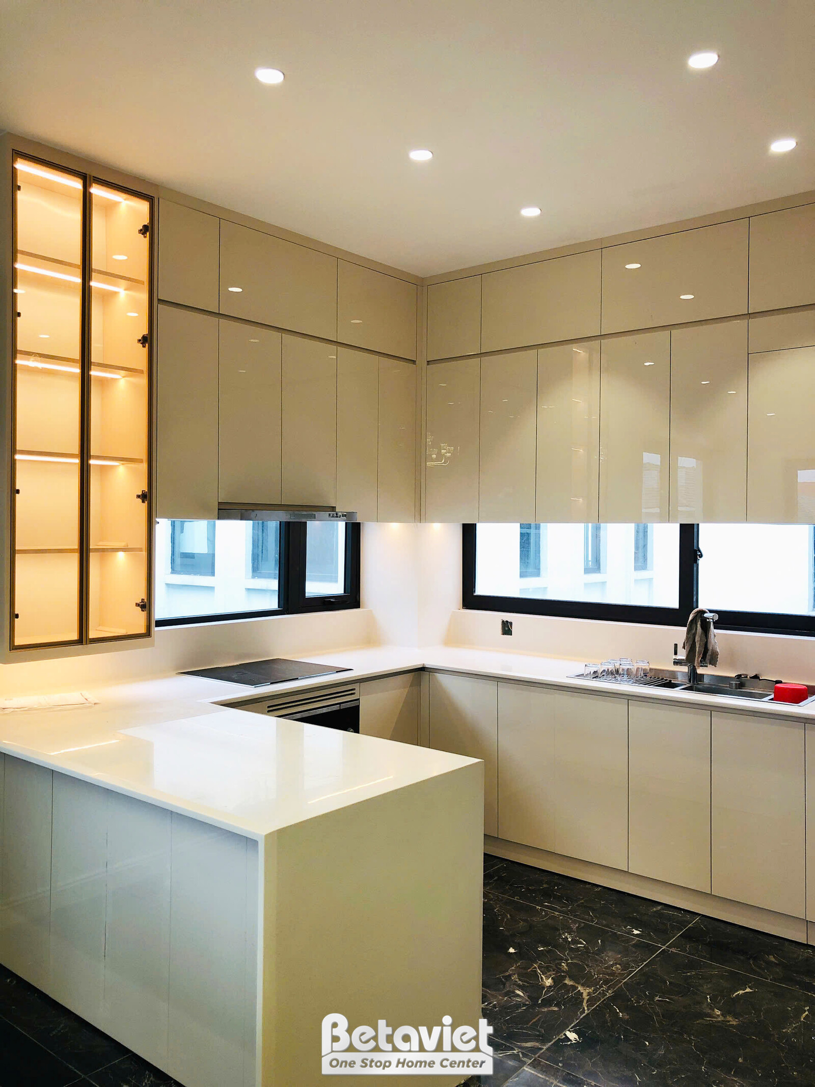 Thi công biệt thự TC5003639, giai đoạn lắp đặt hoàn thiện – phòng bếp và phòng ăn