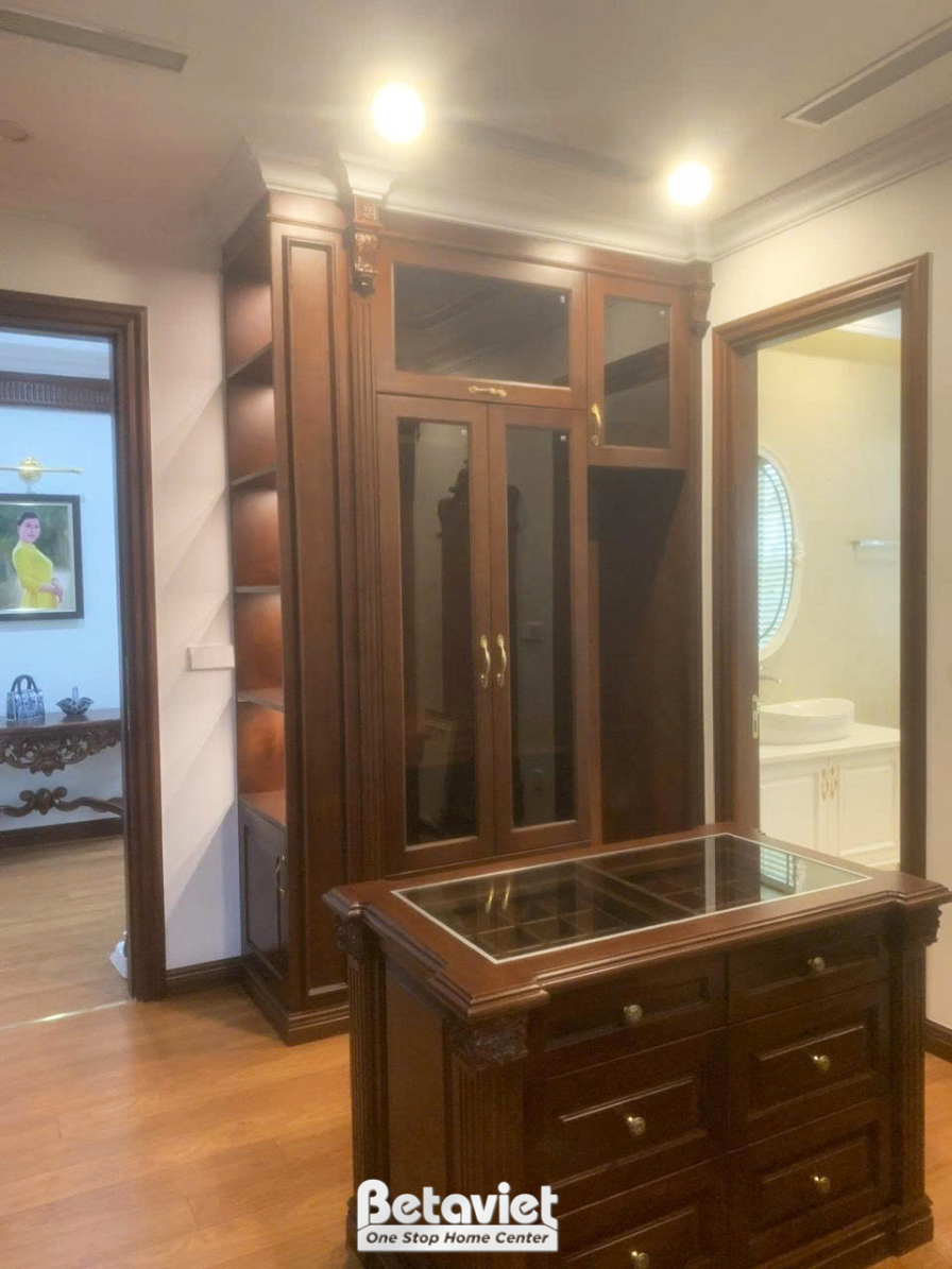 Thi công biệt thự 3 tầng TC23036, giai đoạn hoàn thành – phòng thay đồ (2)