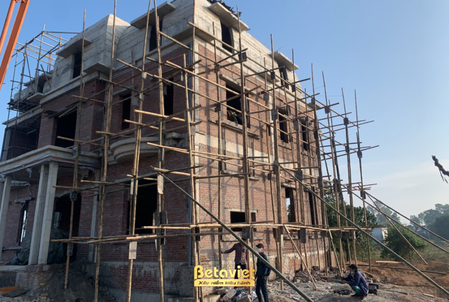 Thi công lâu đài 2 tầng cổ điển TC21083, giai đoạn thi công phần thô – mặt ngoài công trình (5)