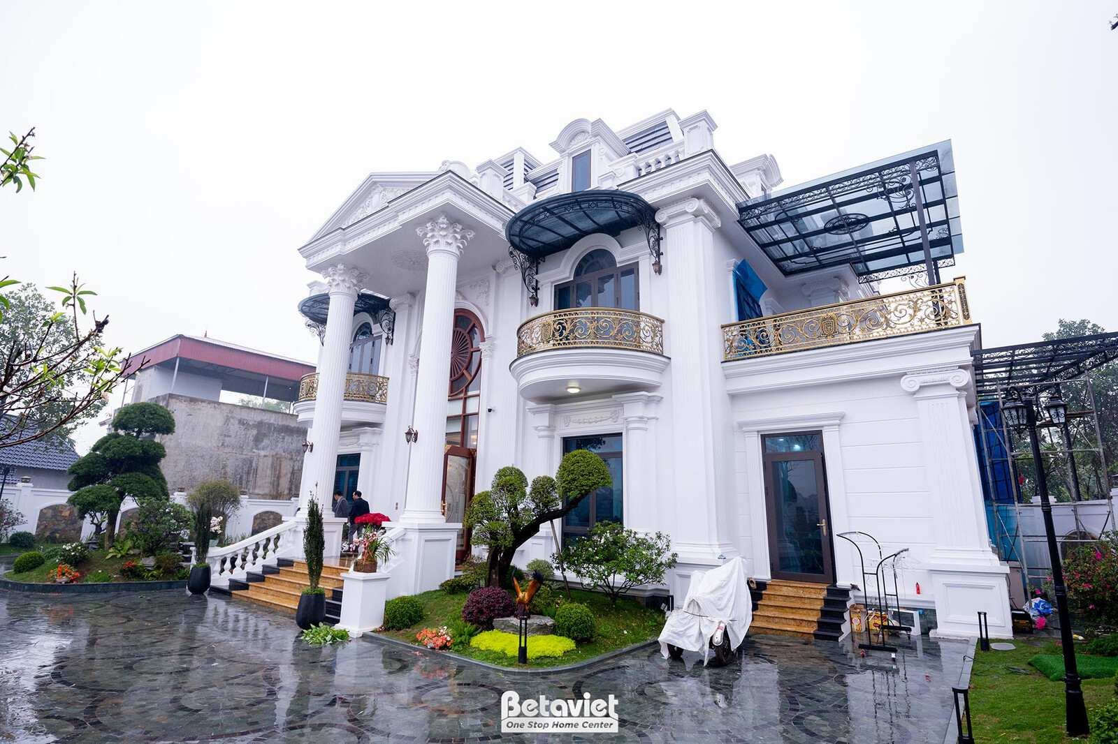 Thi công biệt thự 2 tầng tân cổ điển TC23134, giai đoạn hoàn thành – mặt ngoài công trình (6)