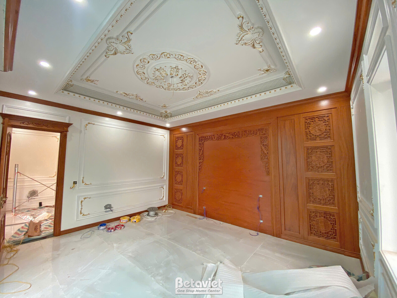 Thi công biệt thự 2 tầng tân cổ điển TC23134, giai đoạn lắp đặt hoàn thiện – phòng khách