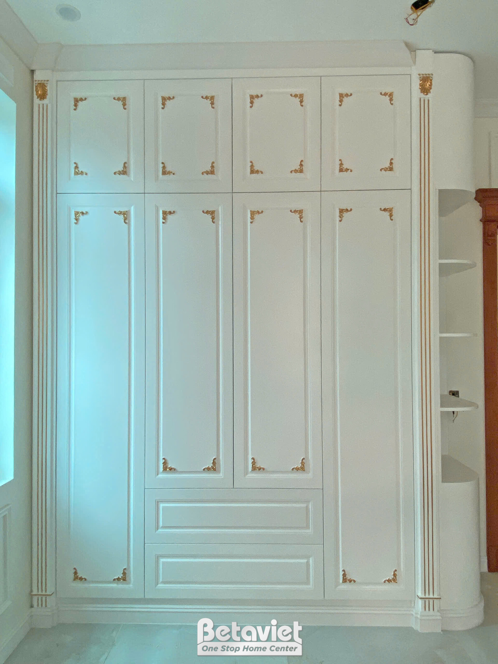 Thi công biệt thự 2 tầng tân cổ điển TC23134, giai đoạn lắp đặt hoàn thiện – phòng thay đồ