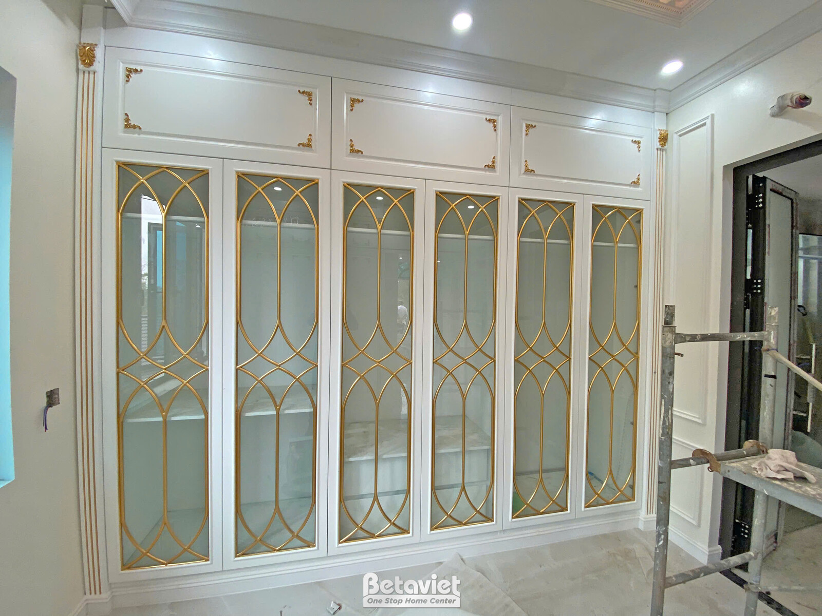 Thi công biệt thự 2 tầng tân cổ điển TC23134, giai đoạn lắp đặt hoàn thiện – phòng thay đồ (2)