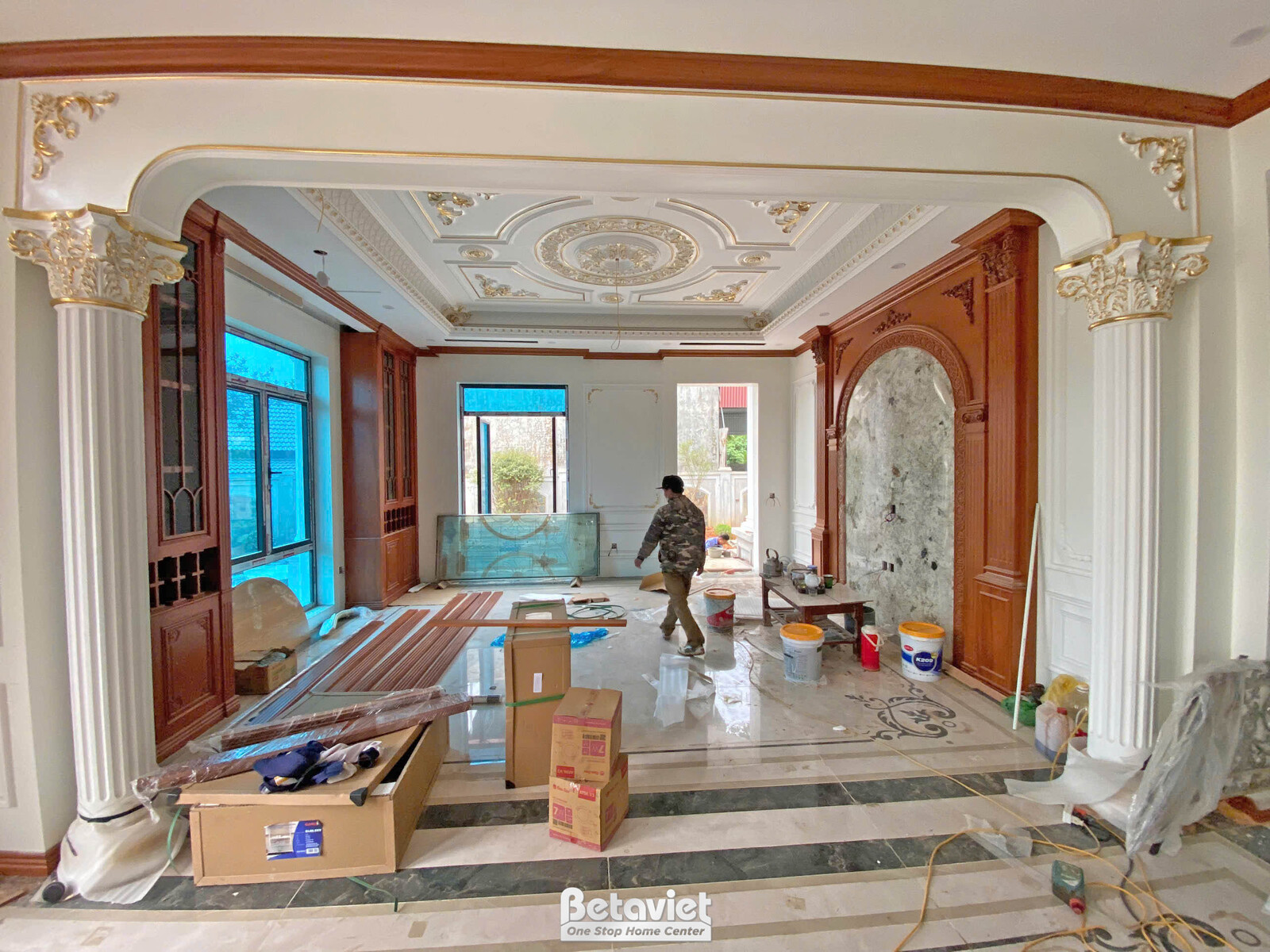 Thi công biệt thự 2 tầng tân cổ điển TC23134, giai đoạn lắp đặt hoàn thiện – phòng khách (6)
