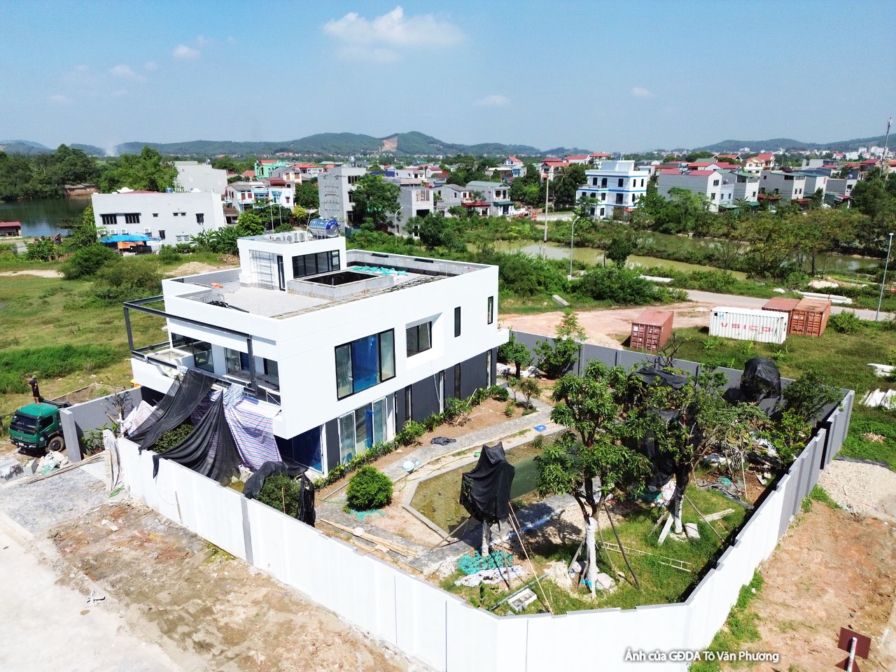 Thi công biệt thự 2 tầng hiện đại TC24793, giai đoạn hoàn thành – mặt ngoài công trình (2)