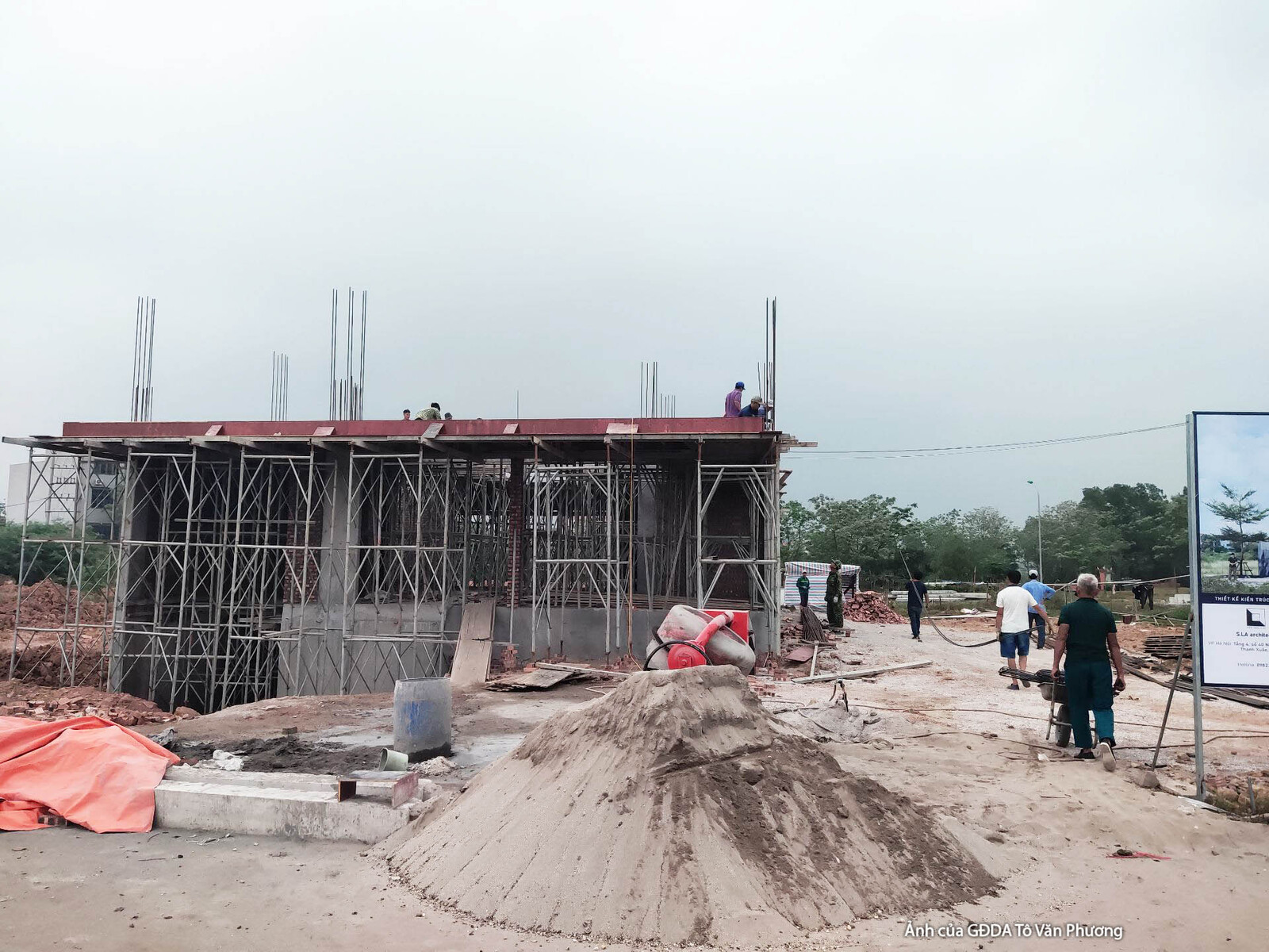 Thi công biệt thự 2 tầng hiện đại TC24793, giai đoạn thi công phần thô – mặt ngoài công trình (3)