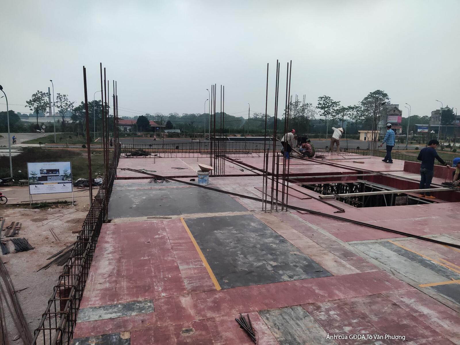 Thi công biệt thự 2 tầng hiện đại TC24793, giai đoạn thi công phần thô – mặt ngoài công trình (4)