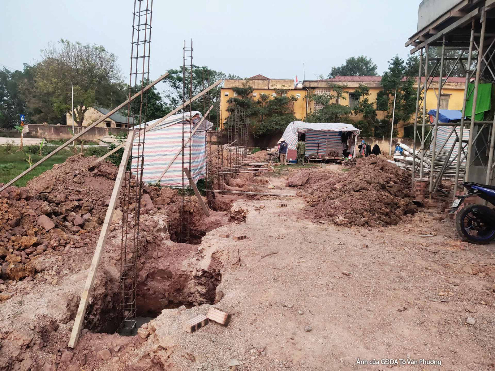 Thi công biệt thự 2 tầng hiện đại TC24793, giai đoạn thi công phần thô – mặt ngoài công trình