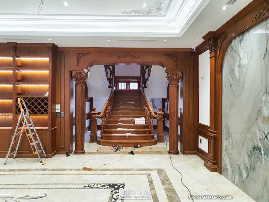 Thi công dinh thự 2 tầng tân cổ điển TC24845, giai đoạn lắp đặt hoàn thiện – sảnh chính