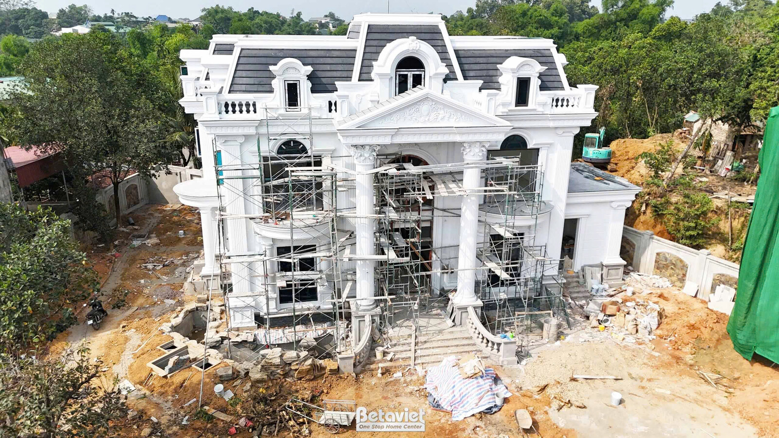 Thi công biệt thự 2 tầng tân cổ điển TC23134, giai đoạn thi công phần thô – mặt ngoài công trình (2)