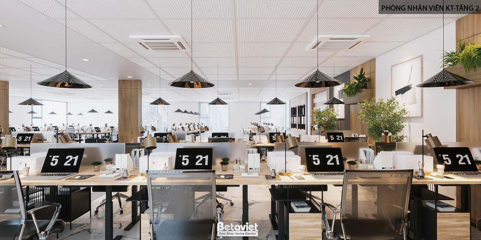 Dãy workstation song song nhìn từ lối đi giữa hai hàng bàn. Trần thạch cao trắng kết hợp lam gỗ, cột ốp gỗ tự nhiên xen ch…