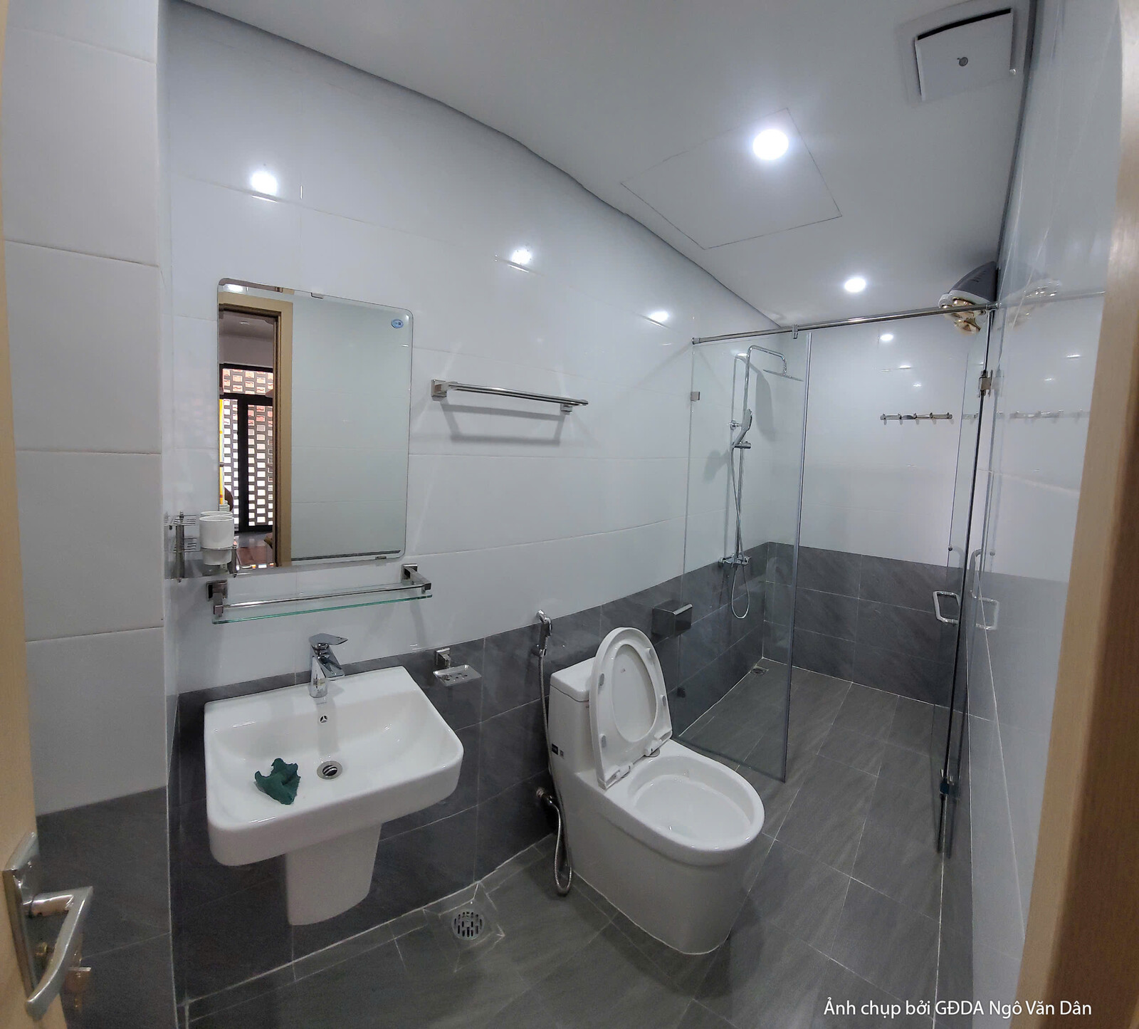 Thi công biệt thự 3 tầng hiện đại TC24886, giai đoạn hoàn thành – phòng tắm