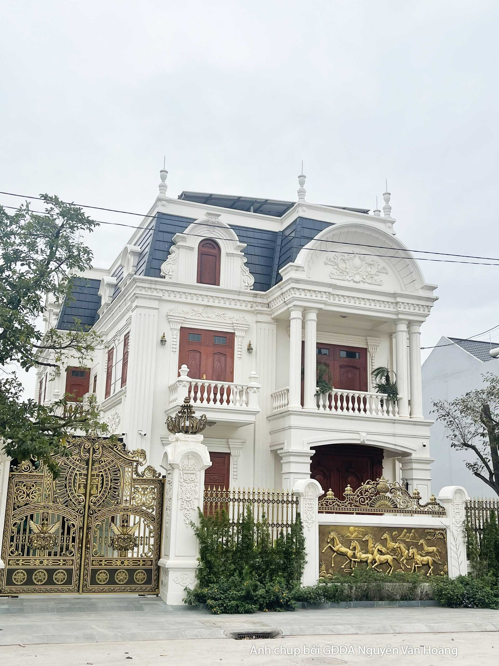Thi công biệt thự 2 tầng TC24647, giai đoạn hoàn thành – mặt ngoài công trình