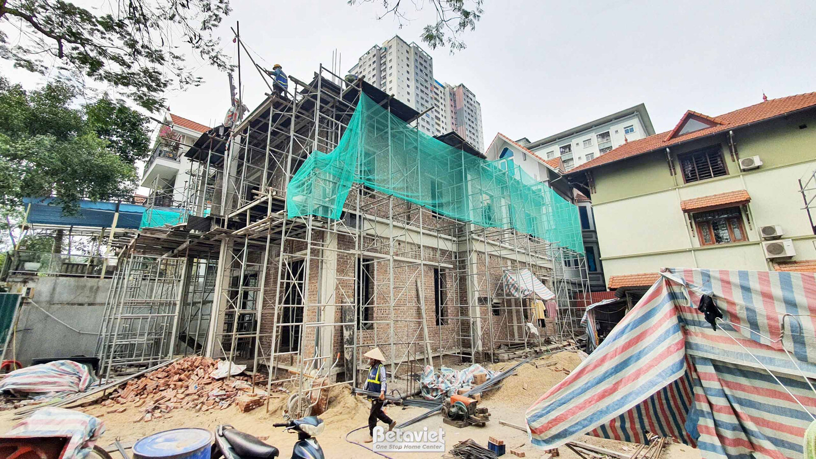 Thi công biệt thự 3 tầng tân cổ điển TC2009134, giai đoạn thi công phần thô – mặt ngoài công trình (11)