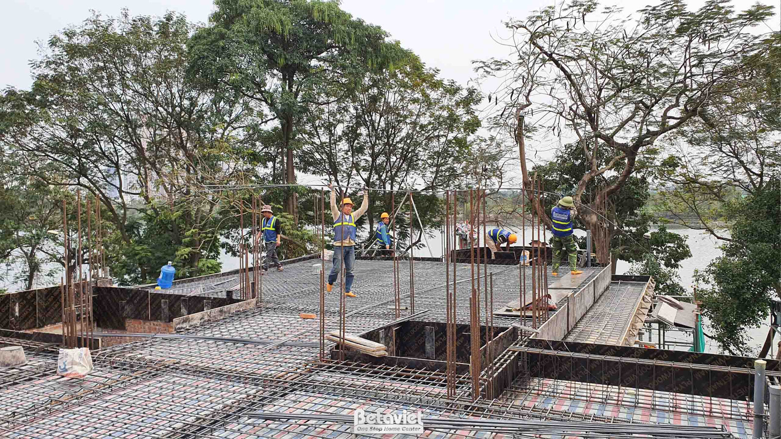 Thi công biệt thự 3 tầng tân cổ điển TC2009134, giai đoạn thi công phần thô – mặt ngoài công trình (10)