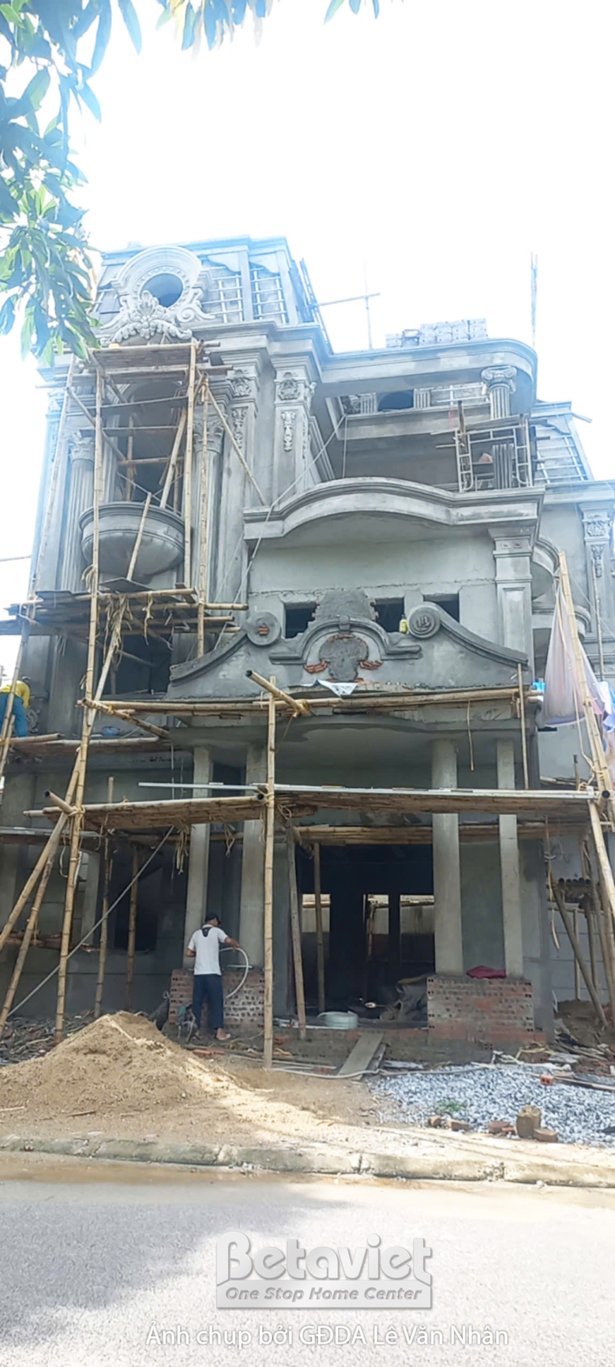 Thi công biệt thự 3 tầng tân cổ điển TC24985, giai đoạn thi công phần thô – mặt ngoài công trình (4)