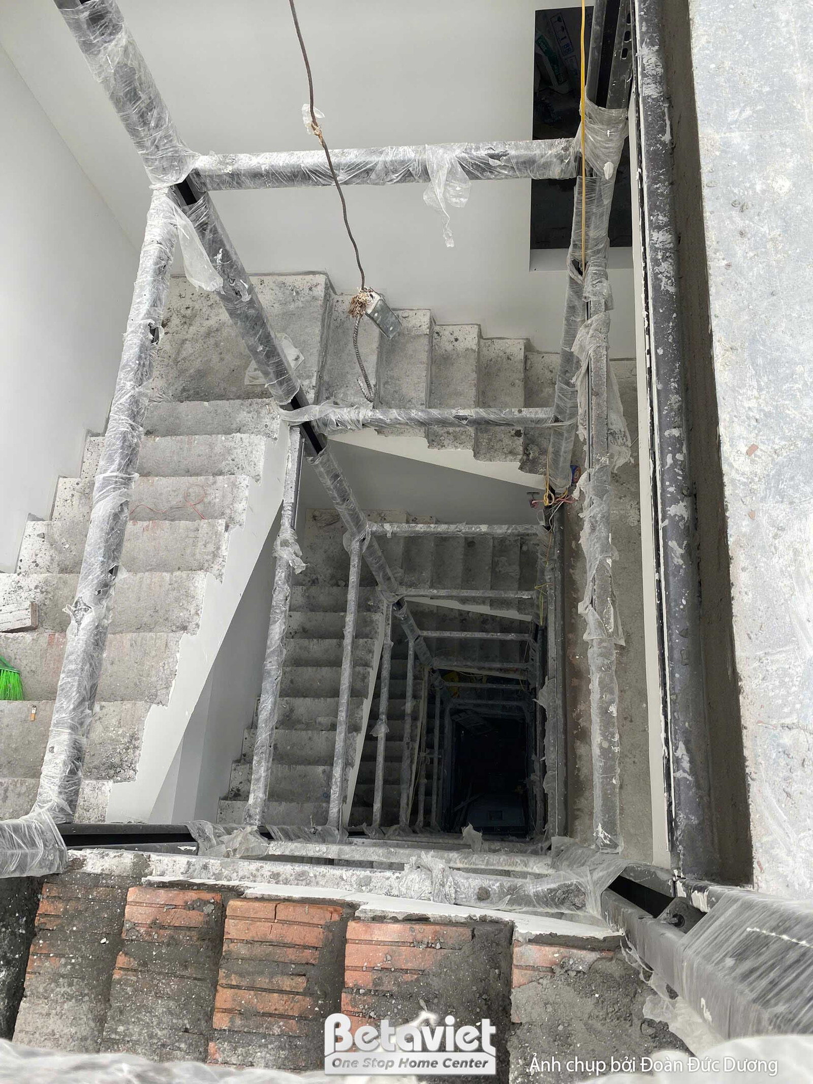 Thi công biệt thự TC24810, giai đoạn thi công phần thô – mặt ngoài công trình (2)