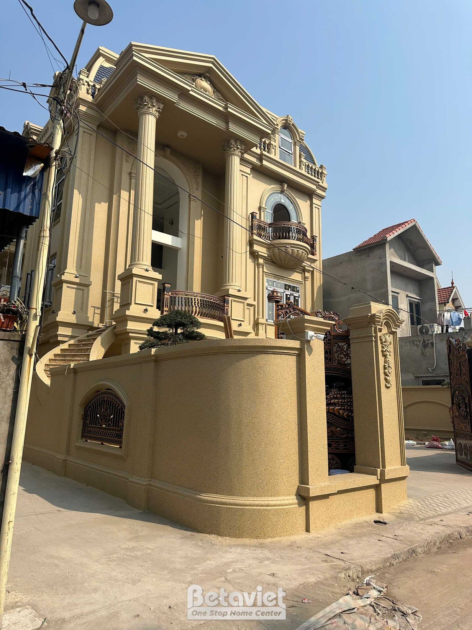 Thi công biệt thự tân cổ điển TC2001994, giai đoạn hoàn thành – mặt ngoài công trình