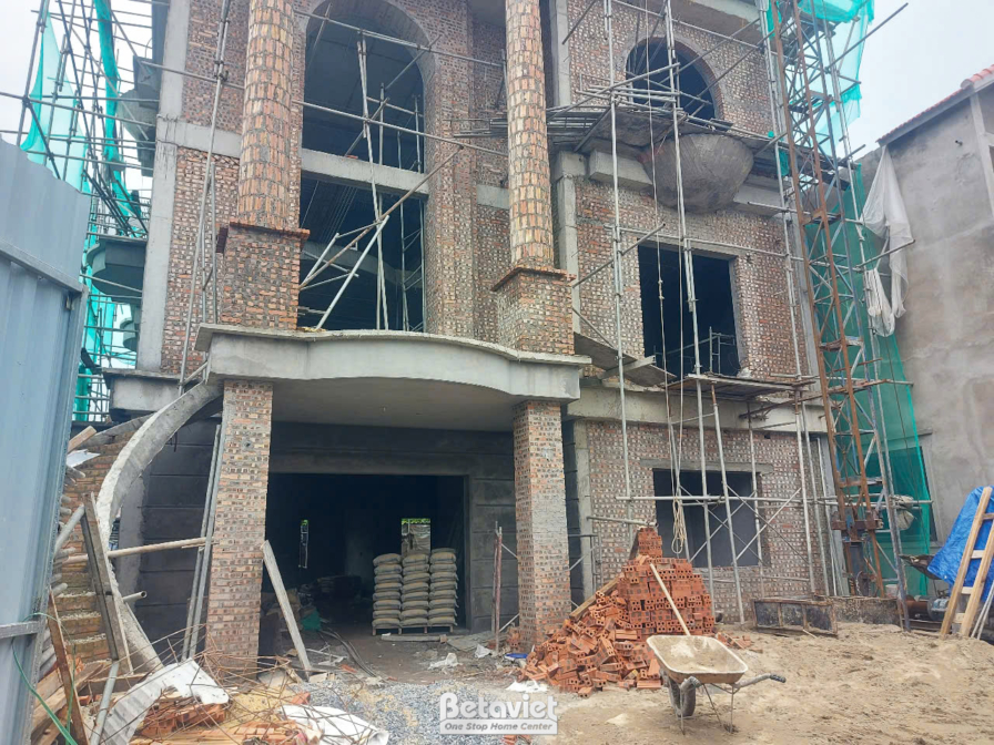 Thi công biệt thự tân cổ điển TC2001994, giai đoạn thi công phần thô – mặt ngoài công trình (3)
