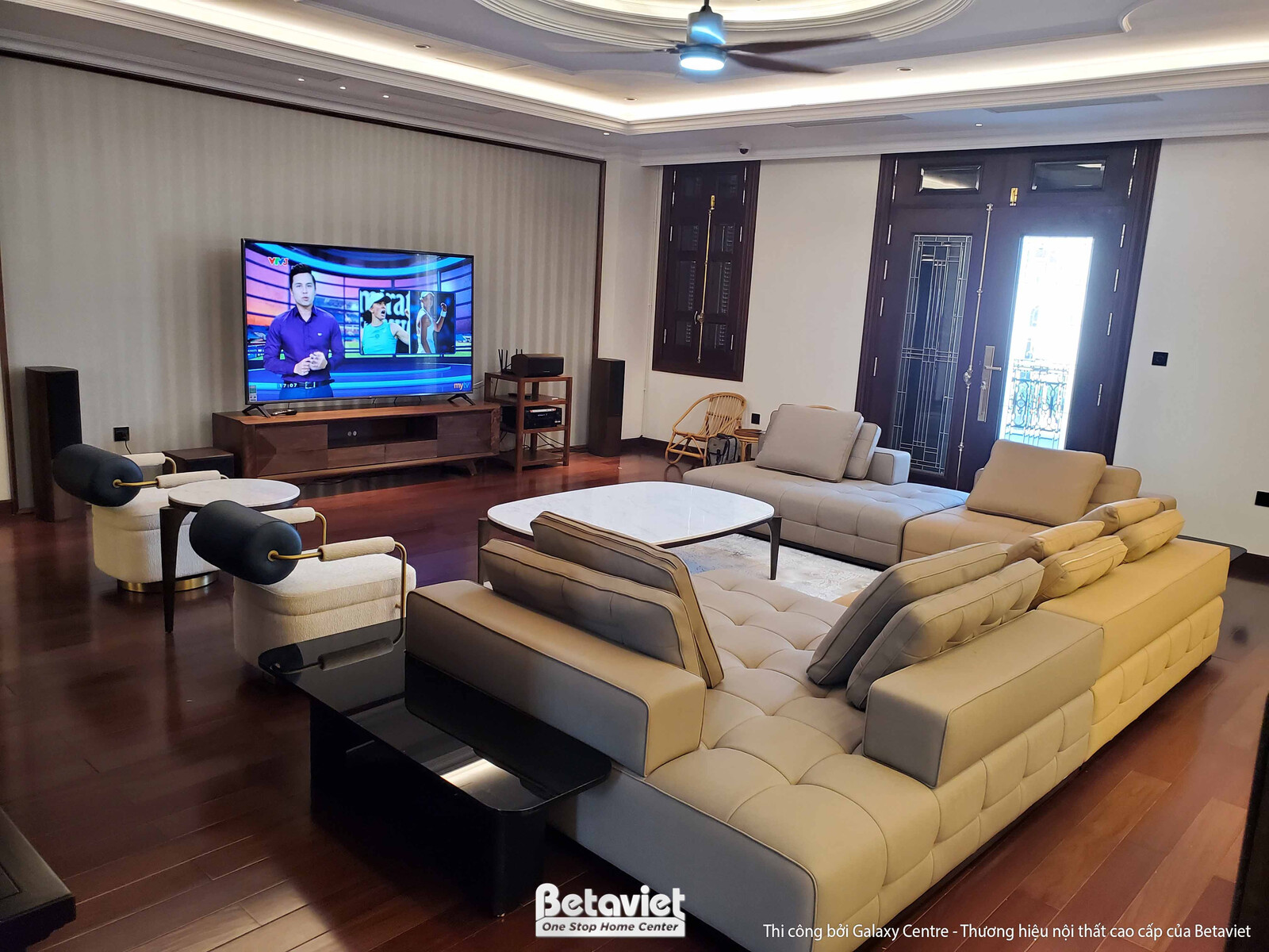 Thi công biệt thự tân cổ điển TC25936, giai đoạn hoàn thành – phòng khách (5)