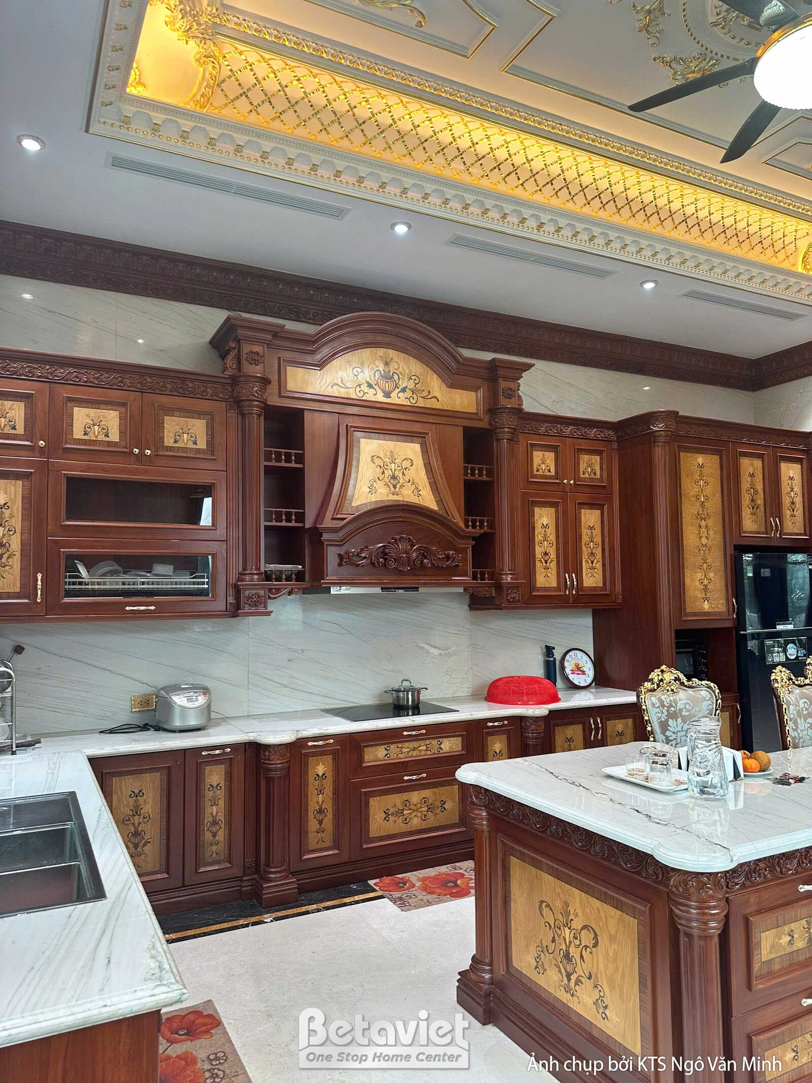 Thi công biệt thự 2 tầng tân cổ điển TC25811, giai đoạn hoàn thành – phòng bếp và phòng ăn
