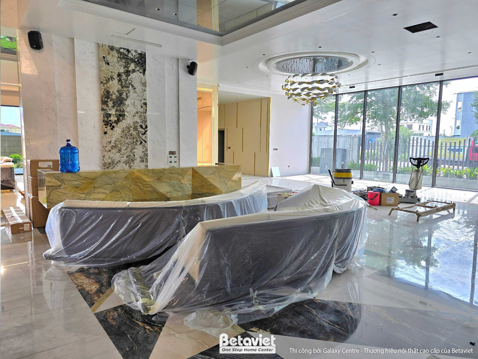 Thi công biệt thự hiện đại TC25918, giai đoạn lắp đặt hoàn thiện – phòng khách (3)