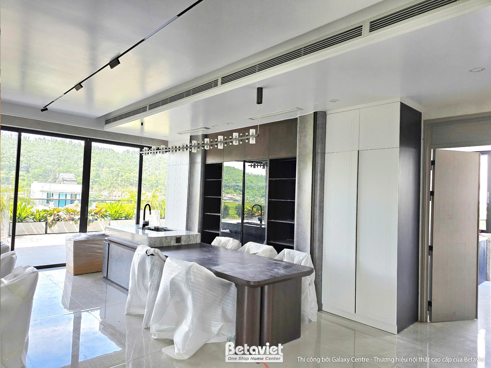 Thi công biệt thự hiện đại TC25918, giai đoạn lắp đặt hoàn thiện – phòng bếp và phòng ăn (4)