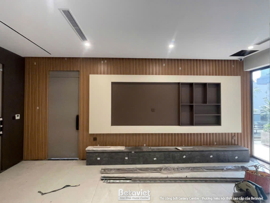 Thi công biệt thự hiện đại TC25918, giai đoạn lắp đặt hoàn thiện – phòng sinh hoạt chung