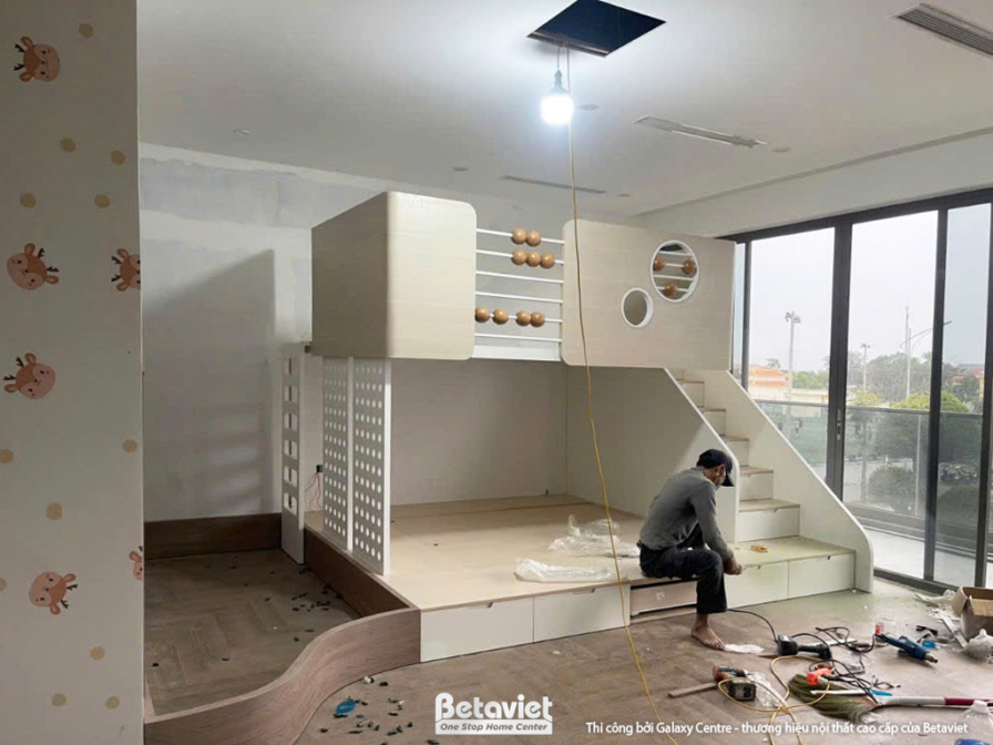 Thi công biệt thự hiện đại TC25918, giai đoạn lắp đặt hoàn thiện – khu vực cầu thang