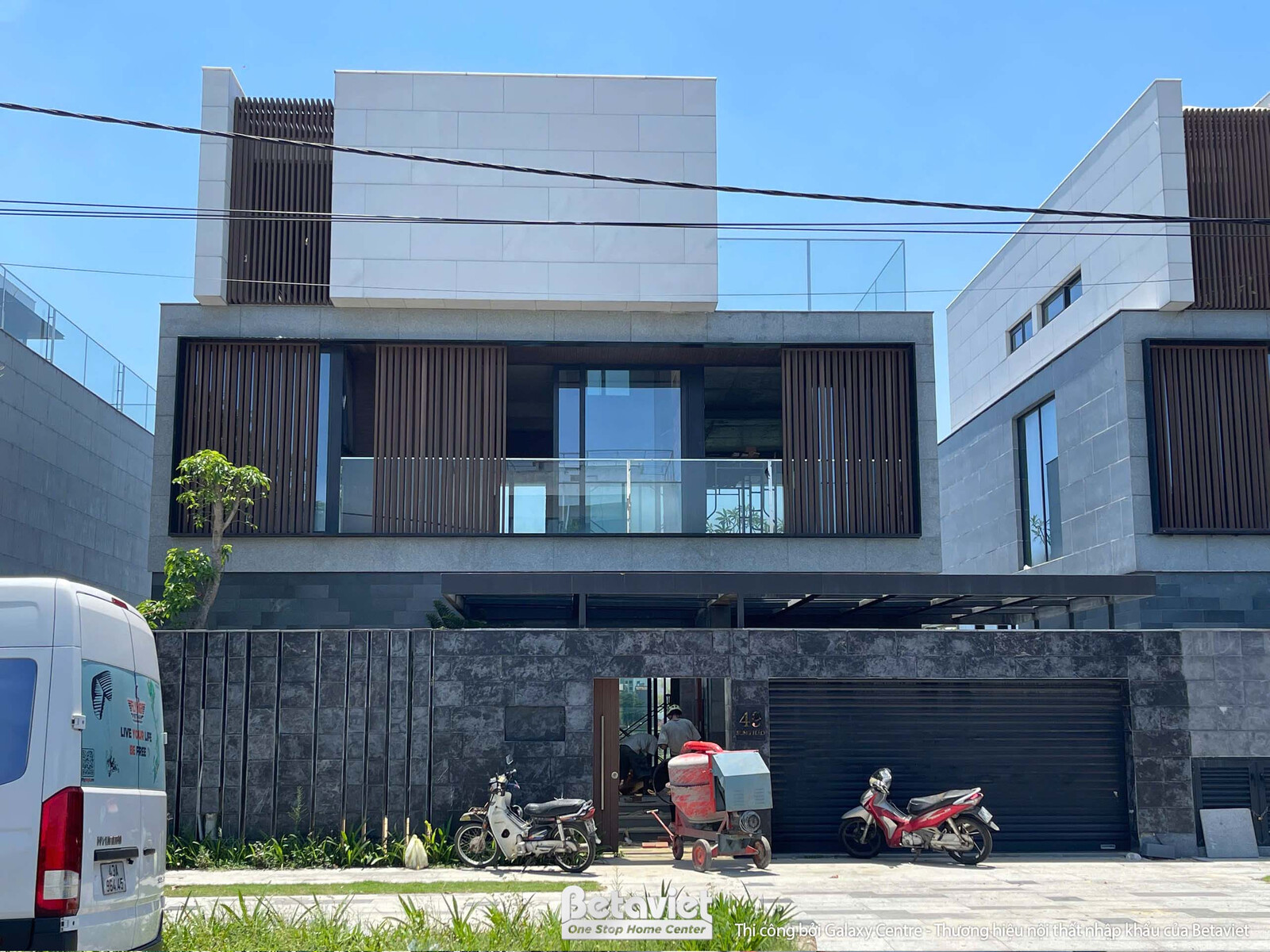 Thi công biệt thự hiện đại TC2009391, giai đoạn hoàn thành – mặt ngoài công trình