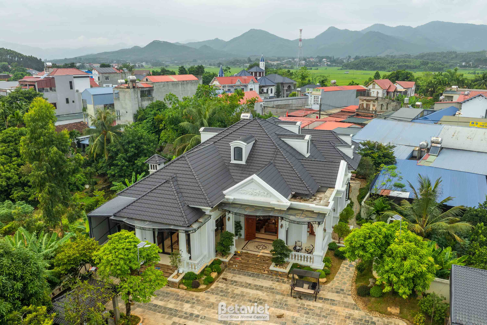 Thi công biệt thự 1 tầng tân cổ điển TC2003539, giai đoạn hoàn thành – mặt ngoài công trình (4)