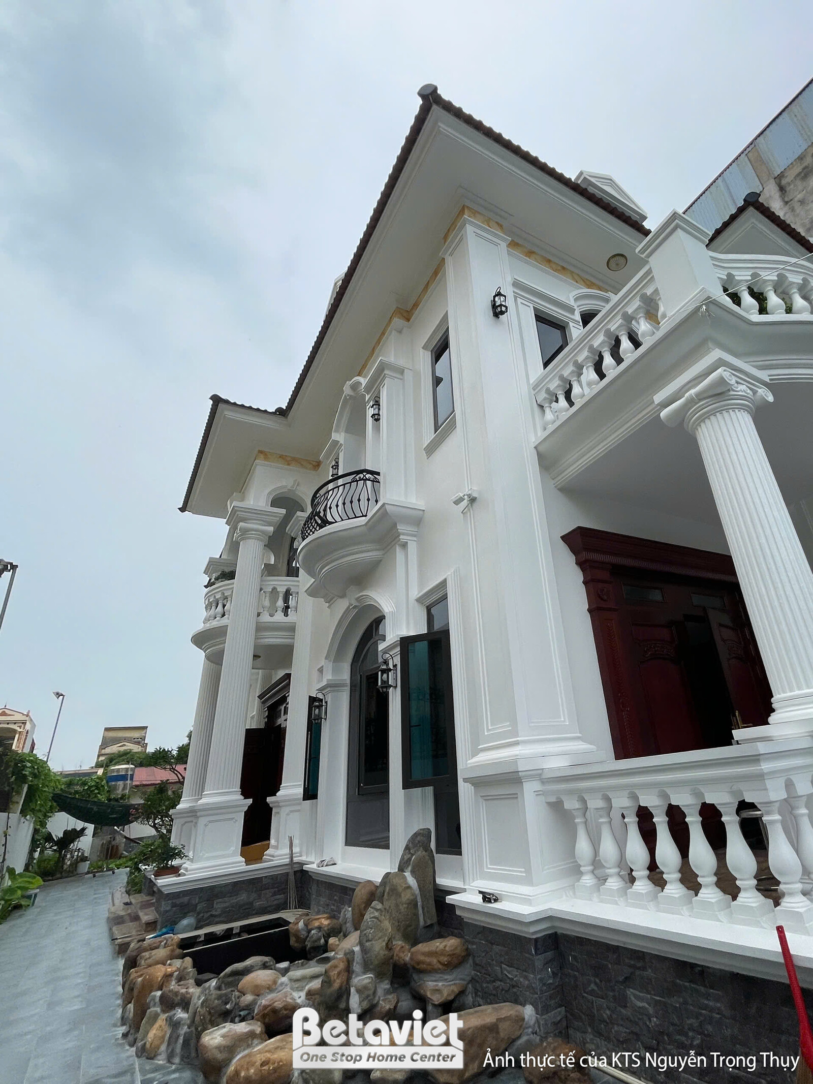 Thi công biệt thự 2 tầng tân cổ điển TC2600101, giai đoạn hoàn thành – mặt ngoài công trình (8)