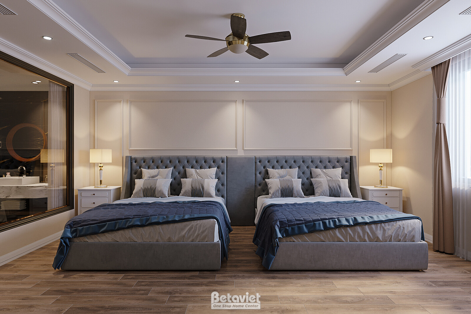 Phòng ngủ khách sạn giường đôi bọc nệm xám tufted, hai táp đầu giường đen, quạt trần, tường be trơn. Ánh sáng đèn âm trần…