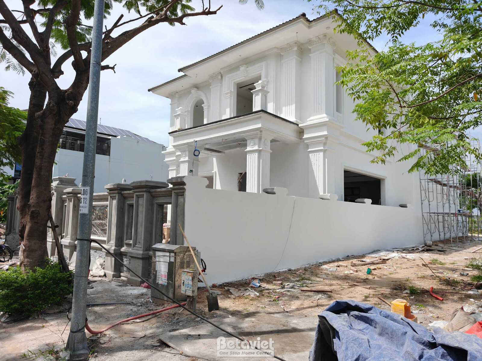 Thi công biệt thự hiện đại TC5510774, giai đoạn thi công phần thô – mặt ngoài công trình (2)